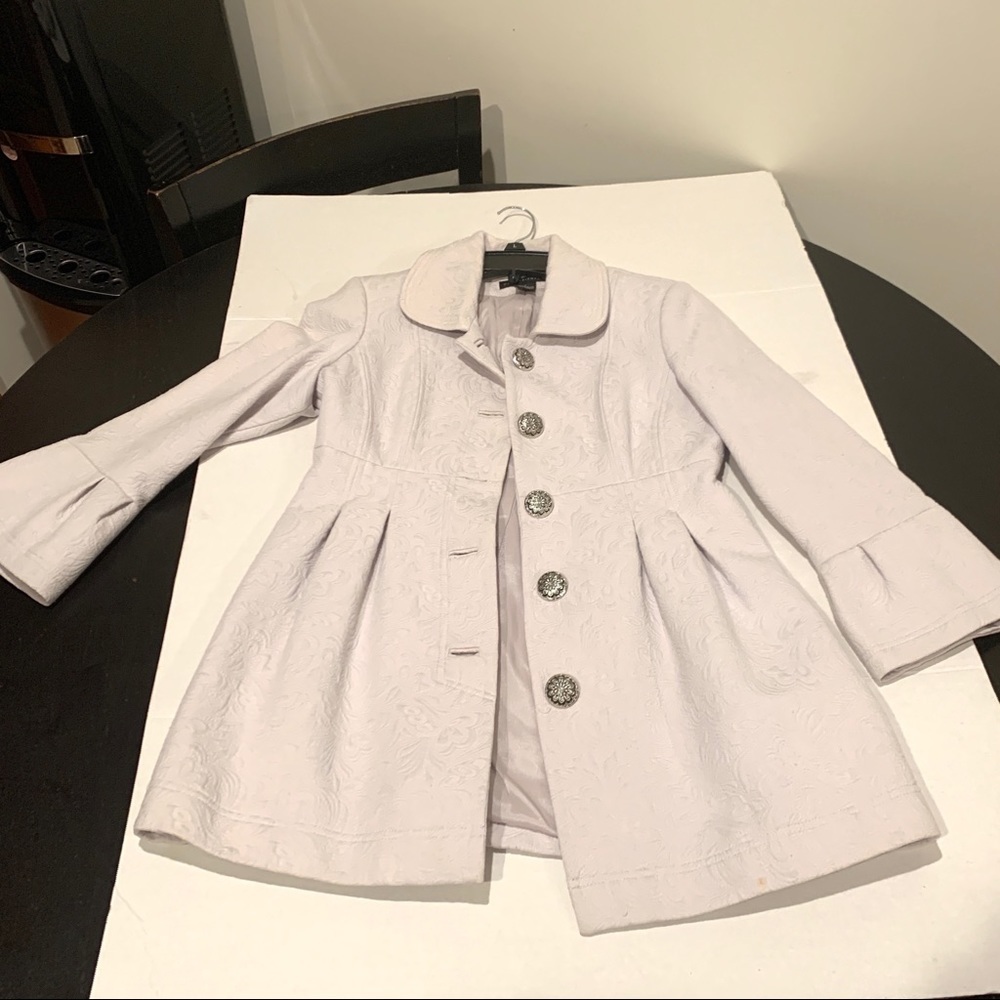Grace elements. Size 4, light gray tea coat.